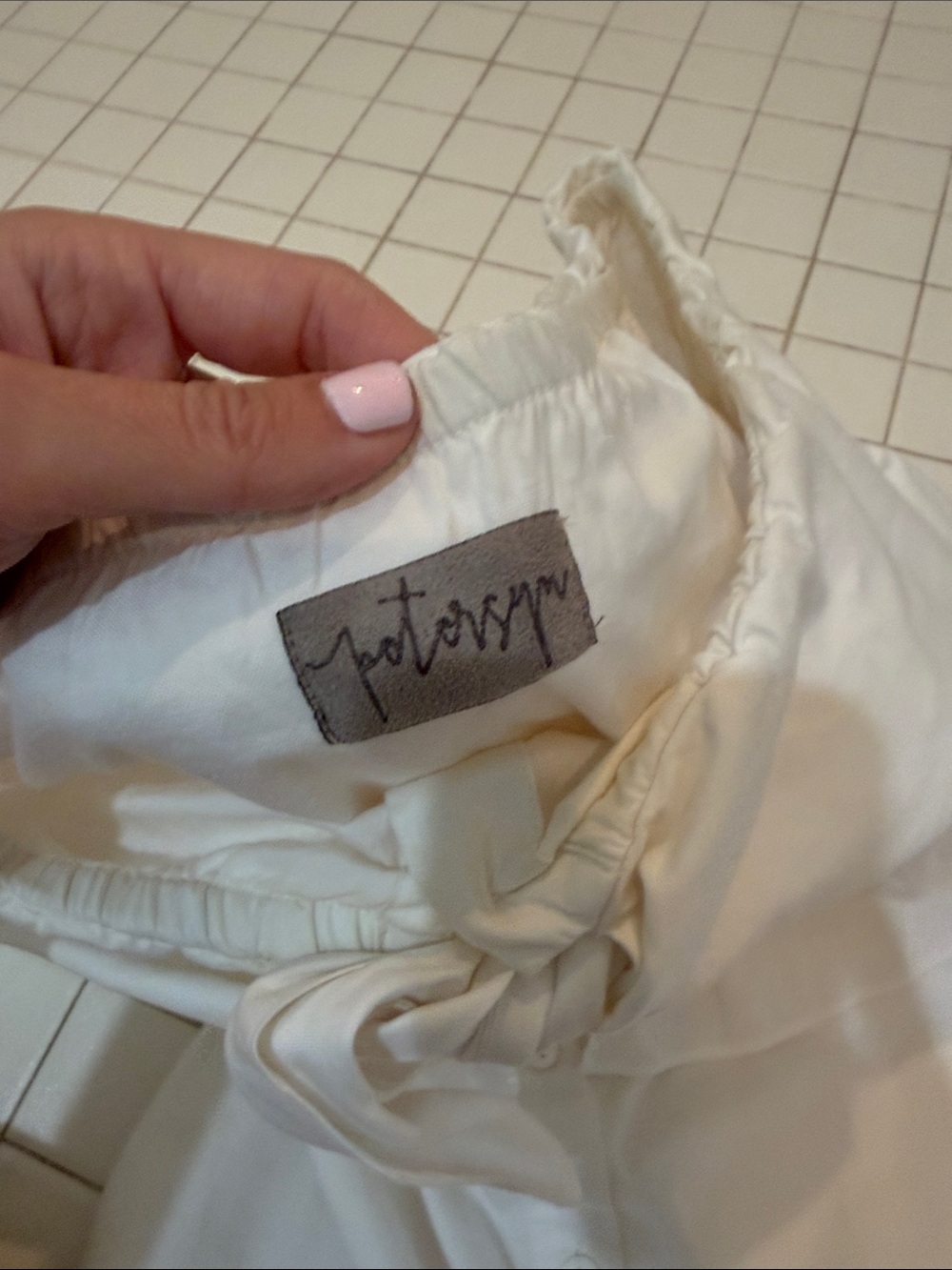 Petersyn White Off-Shoulder Ruffle Button-Down Top - Picture 4 of 6